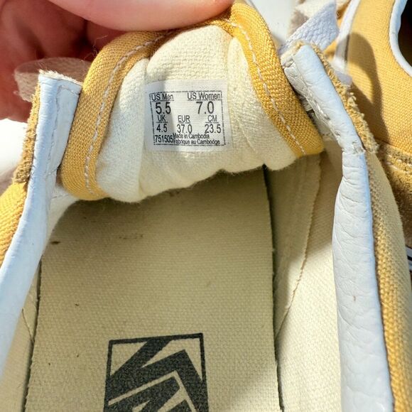 VANS Old School Yellow Shoes Womens Size 7 Men Size 5.5 Skater Punk Comfortable - Picture 9 of 10